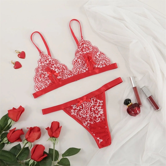 Red Sexy Erotic 2 Piece Lace Lingerie Set - Picture 5 of 12